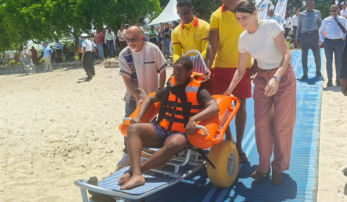 Maurice inaugure des fauteuils flottants pour célébrer les droits de l'enfant